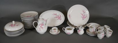 Partie de service de table en porcelaine...