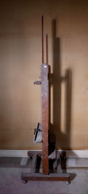 *Chevalet en bois naturel
H : 218 L : 63...
