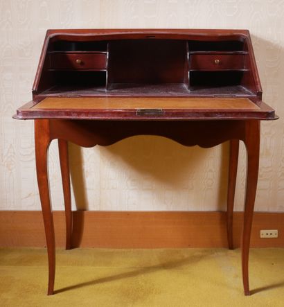 *Bureau de pente en bois naturel à deux tiroirs...