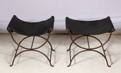 Paire de tabourets en fer forgé et assise...