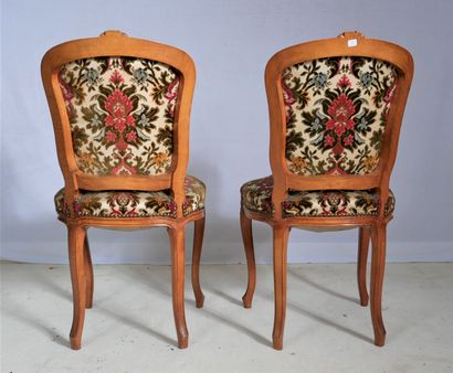 Paire de chaises cabriolets en bois naturel,...
