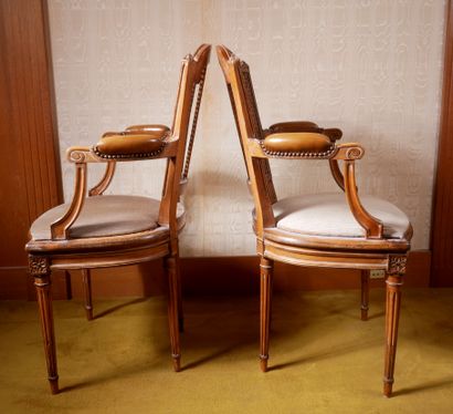 *Paire de fauteuils cabriolets cannés en...