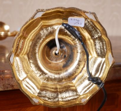 *Paire de candélabres en bronze doré à deux...