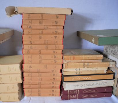Lot de livres brochés sous emboitage