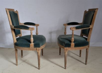 Paire de fauteuils cabriolets à dossier en...