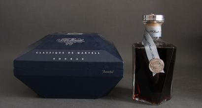 Une bouteille de cognac CLASSIQUE DE MARTELL...