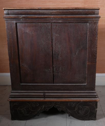 *Prie-Dieu en bois naturel à deux vantaux...