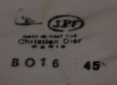 CHRISTIAN DIOR - JPF

Vase en faïence émaillé...