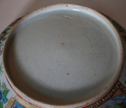 *Lot comprenant une coupe en porcelaine de...