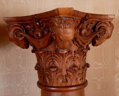 *Paire de colonnes à chapiteaux corinthiens...