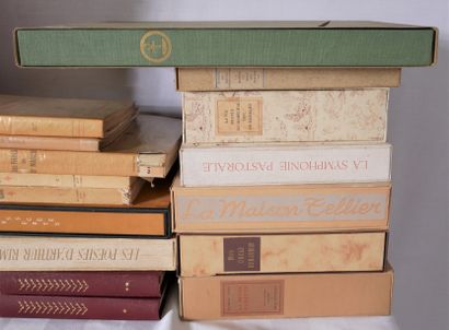 Lot de livres brochés sous emboitage