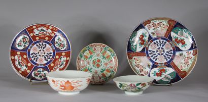 Lot : deux plats ronds en porcelaine Imari...