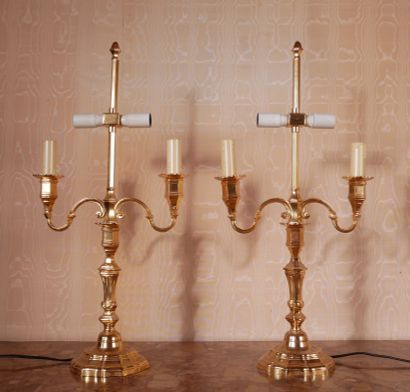 *Paire de candélabres en bronze doré à deux...