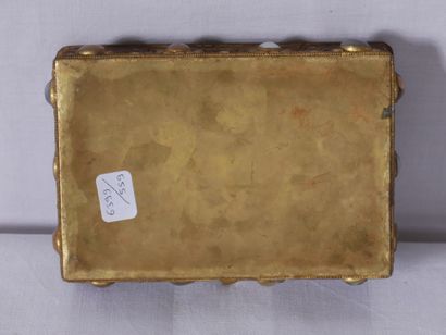 Boite rectangulaire en laiton à décor filigranné...