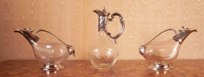 *Une paire de carafe une carafe en verre...