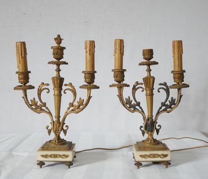 Paire de candélabres en bronze et marbre...