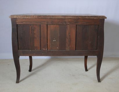 Commode galbée en bois de placage à deux...