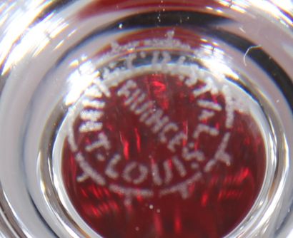 Sept verres à eau conique sur pied en verre...