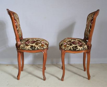 Paire de chaises cabriolets en bois naturel,...