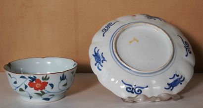 *Lot comprenant une coupe en porcelaine de...