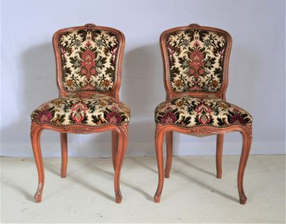 Paire de chaises cabriolets en bois naturel,...