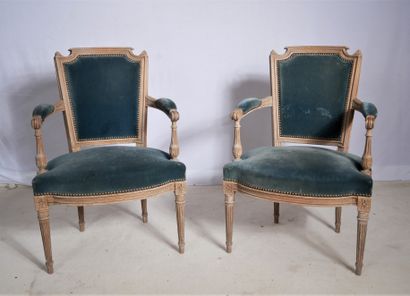 Paire de fauteuils cabriolets à dossier en...