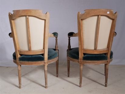 Paire de fauteuils cabriolets à dossier en...