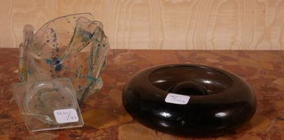 *Lot :
- JAUDOUVILLE
Vase en verre plissé...