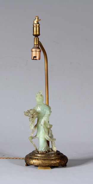 Pied de lampe à base ovale en métal laquée...