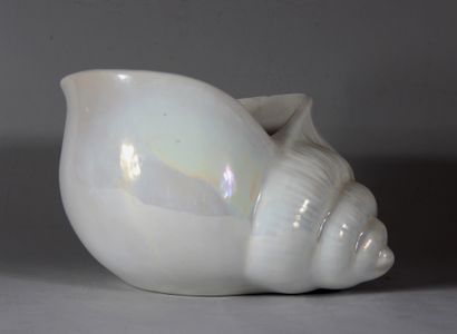 CHRISTIAN DIOR - JPF

Vase en faïence émaillé...