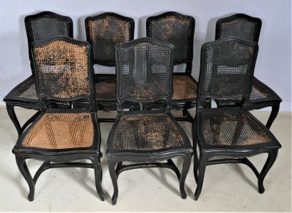 Treize chaises cannées à dossier droit en...