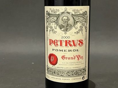 Une bouteille PETRUS, Pomerol 2000