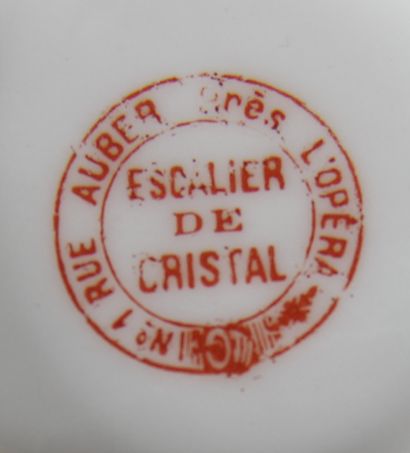 DELVAUX - ESCALIER DE CRISTAL

Cinq tasses...