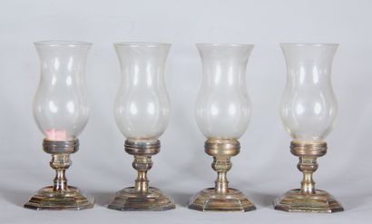 Quatre photophores en métal argenté et verre,...