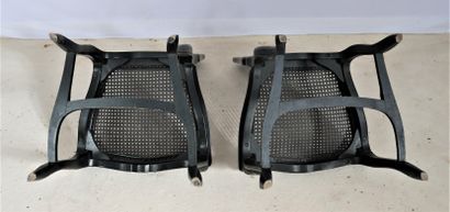 Treize chaises cannées à dossier droit en...