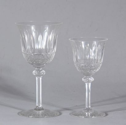 Partie de service de verres sur pied en verre...