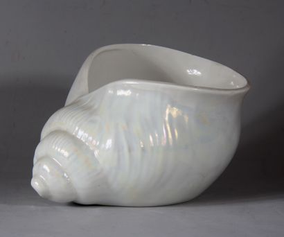 CHRISTIAN DIOR - JPF

Vase en faïence émaillé...