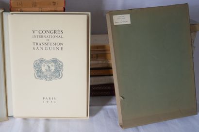 Lot de livres brochés sous emboitage