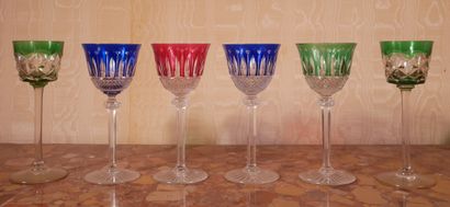 *Lot :
- SAINT LOUIS
Quatre verres sur pied...
