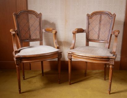 *Paire de fauteuils cabriolets cannés en...