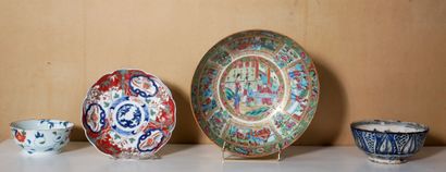 *Lot comprenant une coupe en porcelaine de...