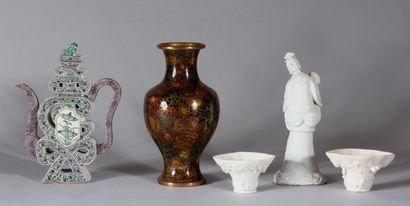 Lot en céramique Extrême-Orient et vases...