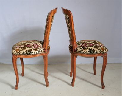 Paire de chaises cabriolets en bois naturel,...