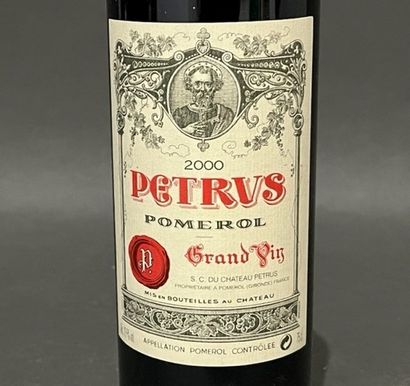 Une bouteille PETRUS, Pomerol 2000