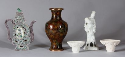 Lot en céramique Extrême-Orient et vases...
