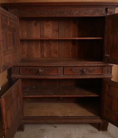 *Buffet deux corps en bois naturel ouvrant...