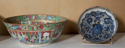 *Lot comprenant une coupe en porcelaine de...