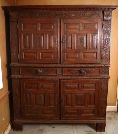 *Buffet deux corps en bois naturel ouvrant...