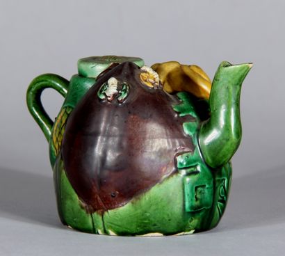 Théière en porcelaine polychrome, Chine (éclat...