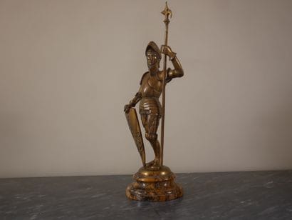 Ecole moderne
Chevalier en armure debout
Sculpture...